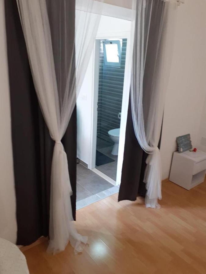 Apartments Ukic Rogoznica  Extérieur photo